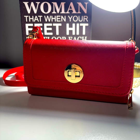 Handbags - 🖤NWOT Red Crossbody Purse with card holder pockets